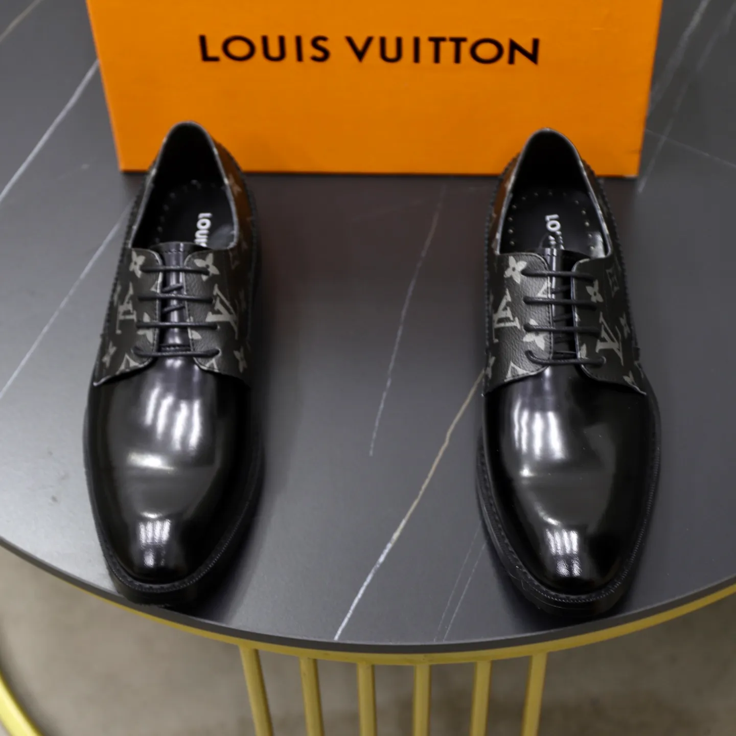 Ex-factory price: 500💰🙅‍♂️🙅‍♂️🙅‍♂️ Brand: LV Louis Vuitton Standard code: Men's size 38-44 (45 can be customized) Grade: Same style as the official website Original order quality Material: Original cowhide surface Comfortable sheepskin lining Original outsole Style category: Men's fashionable casual leather shoes Distinguished big-name luxury elements Top luxury Color: actual picture color